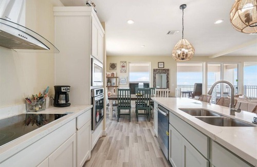 Francitas Casa | Beautiful Oasis on the Bay! Gorgeous Views, Great Fishing and Pool Access!