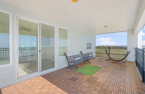 Francitas Casa | Beautiful Oasis on the Bay! Gorgeous Views, Great Fishing and Pool Access!