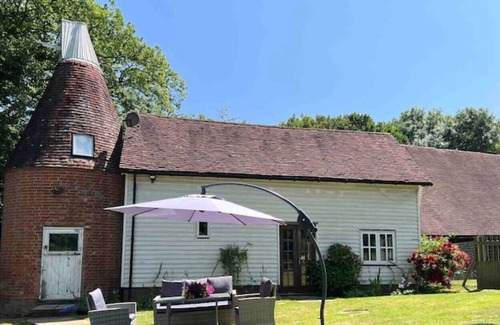 Frant Cabaña | Beautiful Oast House - 15 acre farm - Frant, Tunbridge Wells (dog friendly)