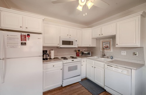 North Myrtle Beach Condominio | Beautiful Oceanfront/Inlet Views 2BR/2BA Gated Condo With Pool - Sleeps 6