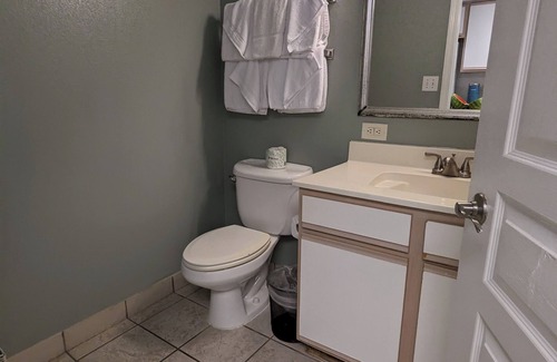 Crescent Beach Hotel | Hermoso condominio frente al mar - Bay Watch Unit 634