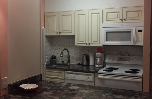 Northeast Virginia Beach Condominio | -Beautiful Ocean Front Condo, Vista al Mar desde todas las habitaciones, piscina + Roof Top Sundeck-