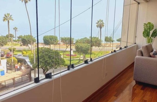 Miraflores Apartamento | Hermosa vista al mar! Amplio y elegante apartamento, ideal para familias.