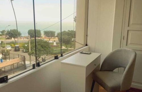 Miraflores Apartamento | Hermosa vista al mar! Amplio y elegante apartamento, ideal para familias.