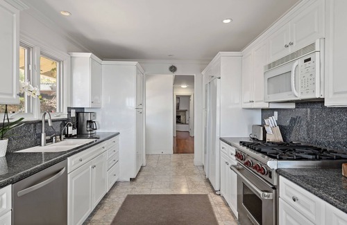 Summerland Casa | Beautiful Ocean Views & great location!