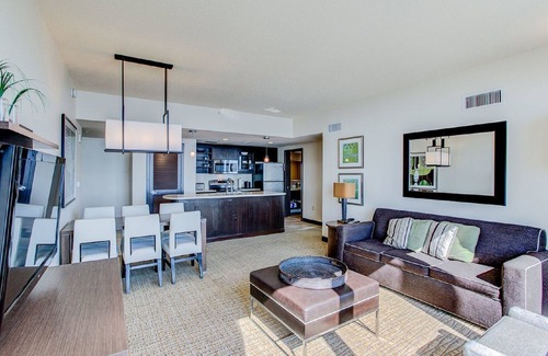 Northeast Virginia Beach Complejo | Hermosa suite de lujo de 2 dormitorios frente al mar en Oceanaire Resort, complejo exclusivo