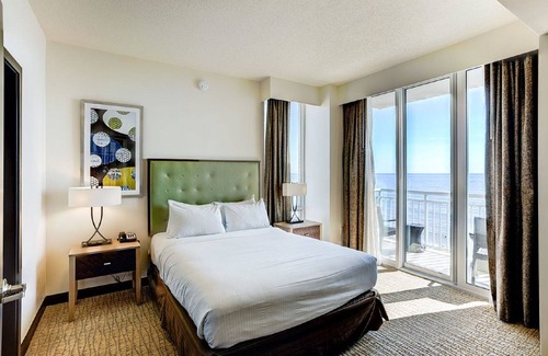 Northeast Virginia Beach Complejo | Hermosa suite de lujo de 2 dormitorios frente al mar en Oceanaire Resort, complejo exclusivo