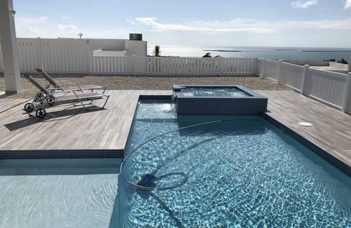 Penuelas Casa | Hermosa propiedad con vista al mar
