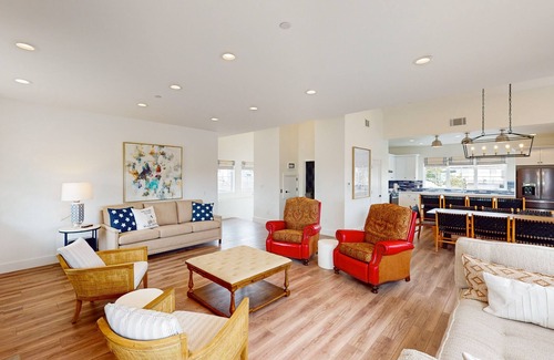 Downtown Casa | Beautiful Oceanview home with outdoor grill and spacious rooftop