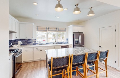 Downtown Casa | Beautiful Oceanview home with outdoor grill and spacious rooftop