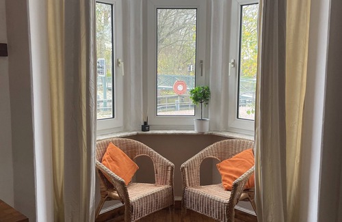 Emden Apartamento | Beautiful old building apartment directly on the lock! Near city center