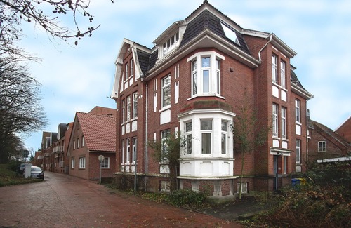 Emden Apartamento | Beautiful old building apartment directly on the lock! Near city center