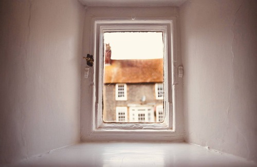 Eastbourne Cabaña | Beautiful 250-Year-Old Cottage near the Beach, Theatres and The South Downs.