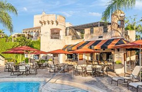 Williamsburg Condominio | Beautiful one-bedroom, 2-bath condo with full kitchen, minutes to Disney gates