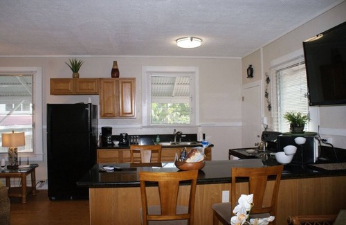 Keaukaha Casa | Beautiful One Bedroom AC Beach Cottage