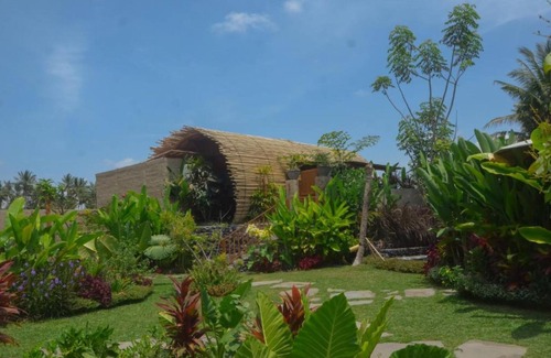 Peliatan Villa | Hermosa vida abierta con Bee House