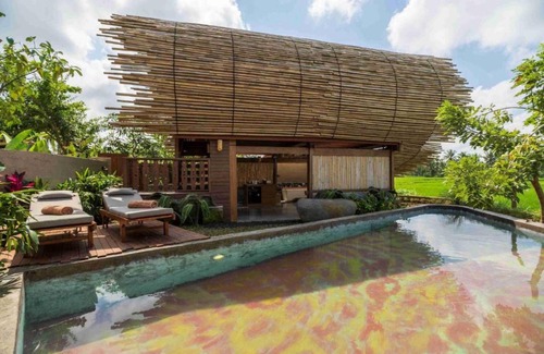 Peliatan Villa | Hermosa vida abierta con Bee House