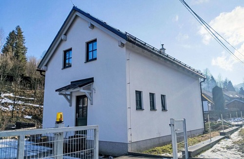 Zlate Hory Casa | Maravillosa casa de vacaciones privada con WIFI, TV, patio, mascotas permitida y aparcamiento