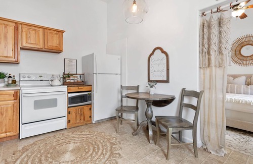North Spokane Casa | Beautiful & Peaceful Guesthouse - King Bed
