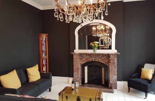 Pendine Casa | Beautiful Pendine Manor House in West Wales
