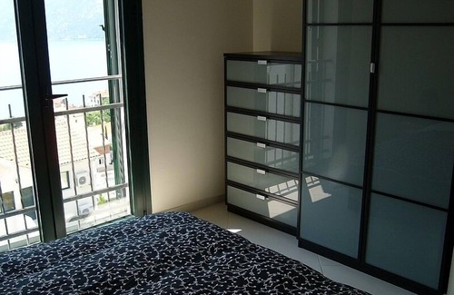 Dobrota Apartamento | Precioso apartamento ático con impresionantes vistas panorámicas de la idílica piscina de la bahía de Kotor