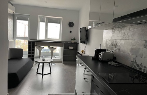 Militari Condominio | Beautiful Penthouse Lakeview W18