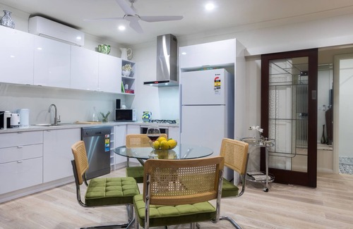 North Perth Apartamento | Beautiful Pet Friendly 1BR Cottage With Patio