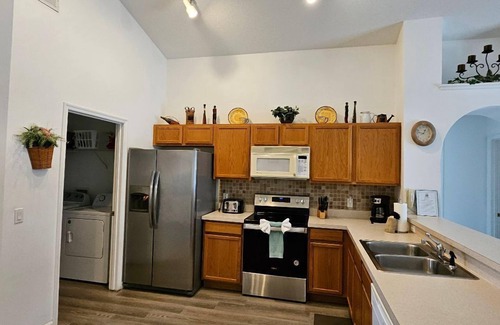 Eagle Pointe South Casa | Hermosa casa que admite mascotas con vista al lago, 4613