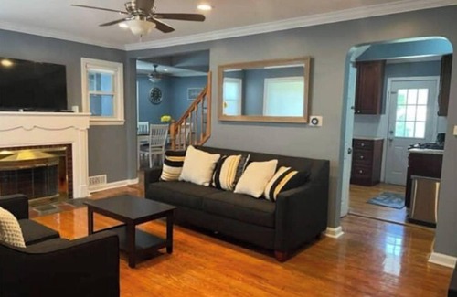 Teaneck Casa | Beautiful place minutes away to New York City .
