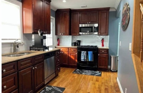 Teaneck Casa | Beautiful place minutes away to New York City .