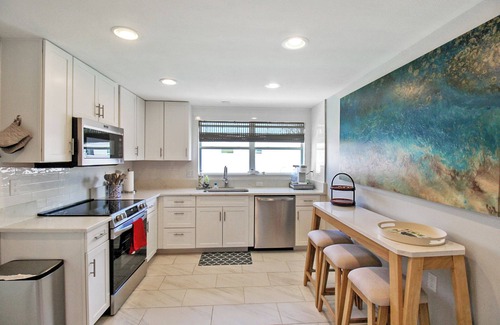 Longbeach Village Casa | Beautiful pool home in the historic village of Longboat Key | Close to beach - Longboat Oasis