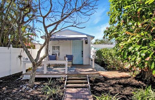 Longbeach Village Casa | Beautiful pool home in the historic village of Longboat Key | Close to beach - Longboat Oasis