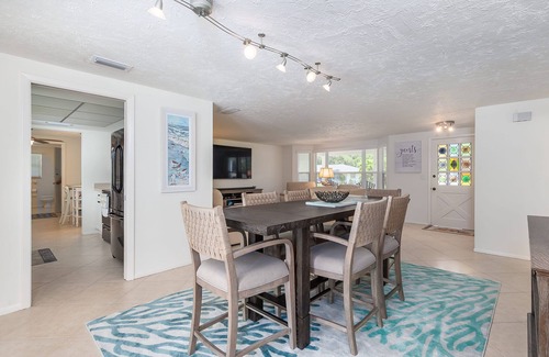 Sarasota Casa | Hermosa casa de la piscina a minutos de la playa de Siesta Key y el pueblo de la siesta.
