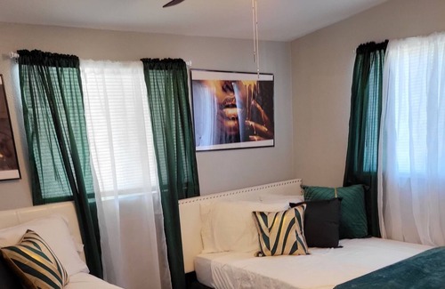 Downtown Las Vegas Casa | BEAUTIFUL pool house