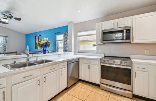 Orlando Casa | Beautiful Pool & King Bed Home/10 Minutes from MCO