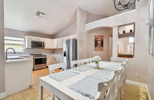 Orlando Casa | Beautiful Pool & King Bed Home/10 Minutes from MCO