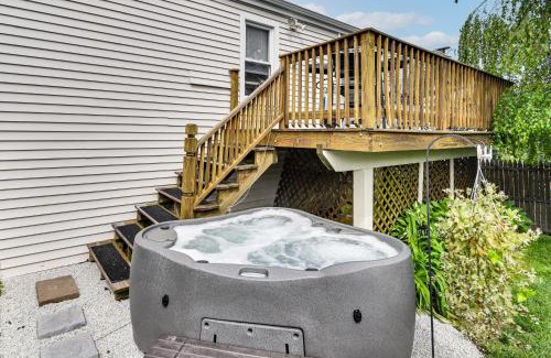 Portsmouth Casa | Beautiful Portsmouth Cottage By the Sea with Jacuzzi