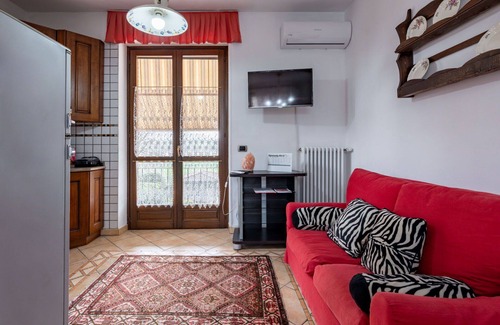 Montegrosso dʼAsti Casa | Estupenda casa de vacaciones privada con piscina privada, WIFI, A/C, TV, patio y mascotas permitida