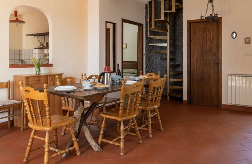 Linguaglossa Villa | Preciosa casa de vacaciones privada para 8 personas con WIFI, TV, terraza y aparcamiento