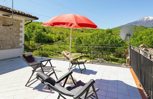 Taranta Peligna Casa | Preciosa casa de vacaciones privada para 10 personas con TV, mascotas permitida y aparcamiento