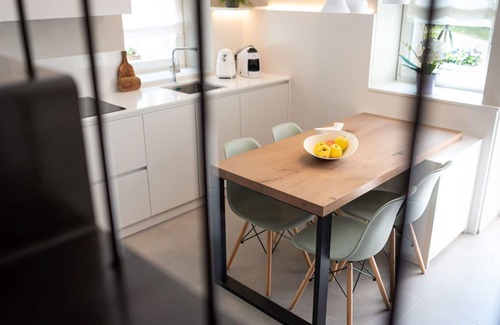 Spert Casa | Maravillosa casa de vacaciones privada para 3 personas con WIFI, TV y aparcamiento