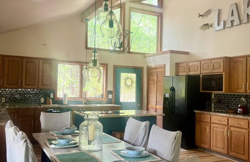 Tumbling Shoals Casa | Beautiful private home located only 5 min from the lake .