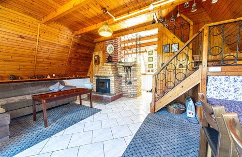 Strizovice Casa | Preciosa casa de vacaciones privada con WIFI, TV, patio, mascotas permitida y aparcamiento