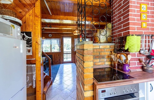 Strizovice Casa | Preciosa casa de vacaciones privada con WIFI, TV, patio, mascotas permitida y aparcamiento
