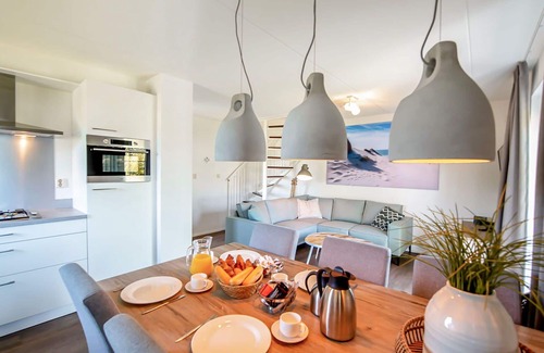Municipality of Hellevoetsluis Casa | Maravillosa casa de vacaciones privada para 6 personas con WIFI, piscina, TV, terraza y aparcamiento