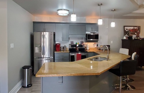 Collingwood Casa | Beautiful private 3 bed 4 bath condo/townhouse in Collingwood/ Blue mountains.