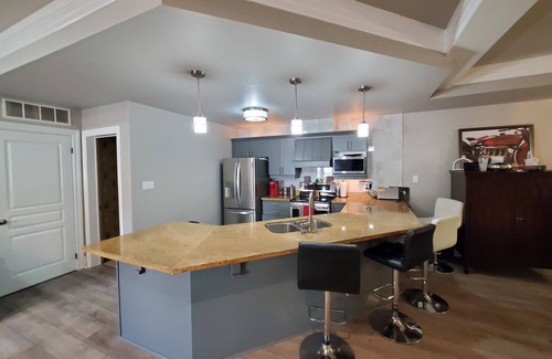Collingwood Casa | Beautiful private 3 bed 4 bath condo/townhouse in Collingwood/ Blue mountains.