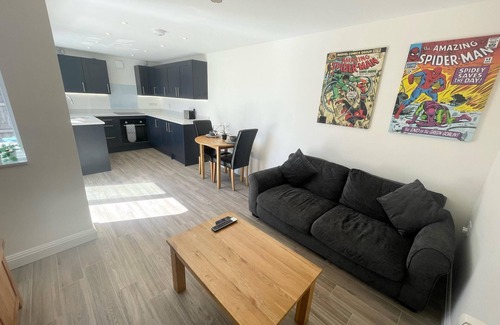 Dinas Powys Casa | Beautiful Private Detached 1-bed Bungalow