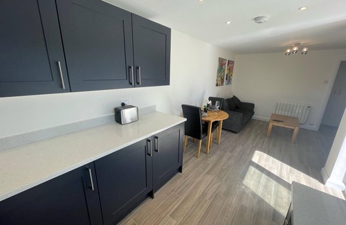 Dinas Powys Casa | Beautiful Private Detached 1-bed Bungalow