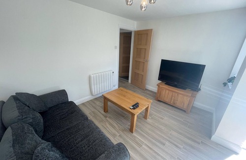 Dinas Powys Casa | Beautiful Private Detached 1-bed Bungalow